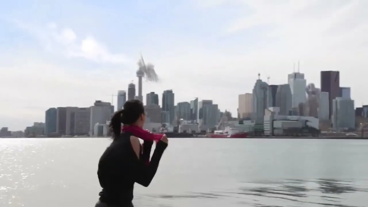 Large Meteor hits CN Tower, Toronto