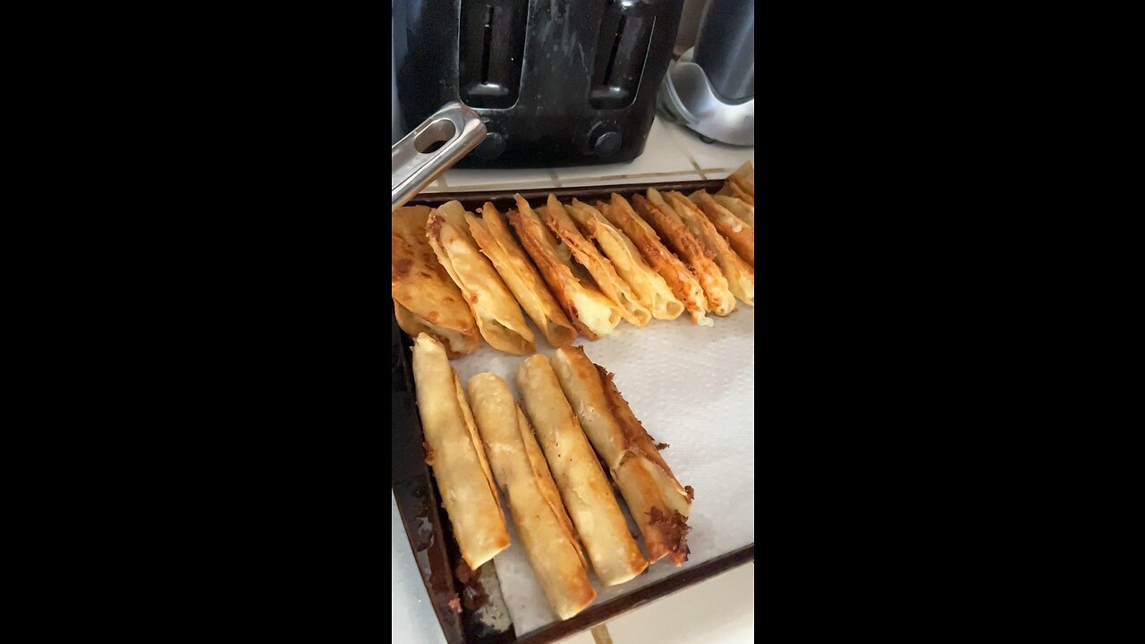 SLO-MO taco & taquito Fry #tacos #taquitos #slomo #foodie