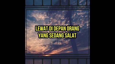 Melarang orang lewat di depan orang yang sedang salat