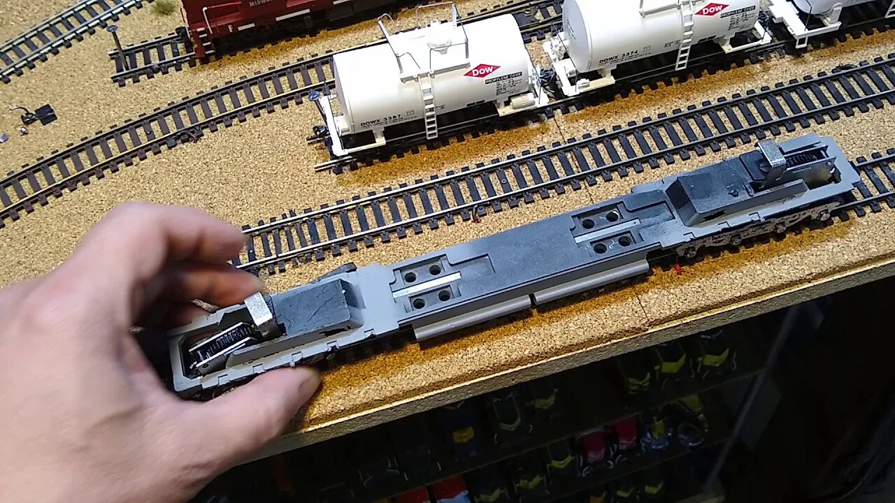 Athearn DD40 and the mystery of 15 inch radius