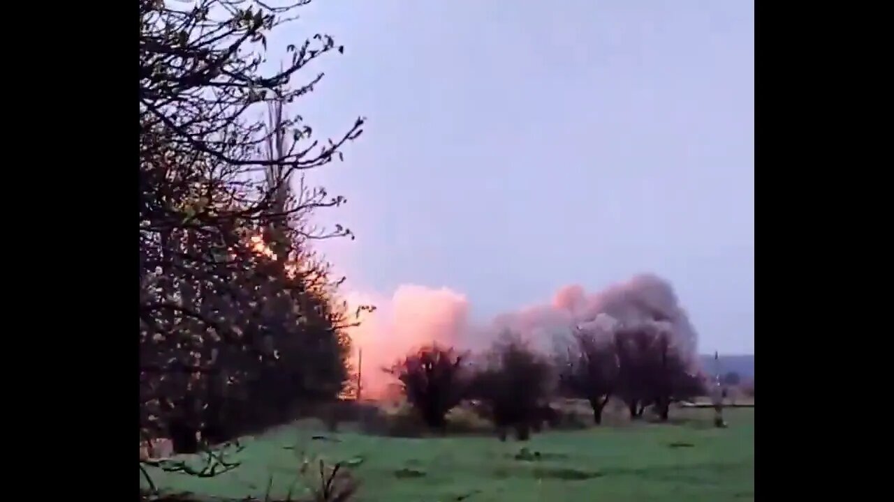 Russian TOS-1A Solntsepeks Hitting Ukrainian Positions