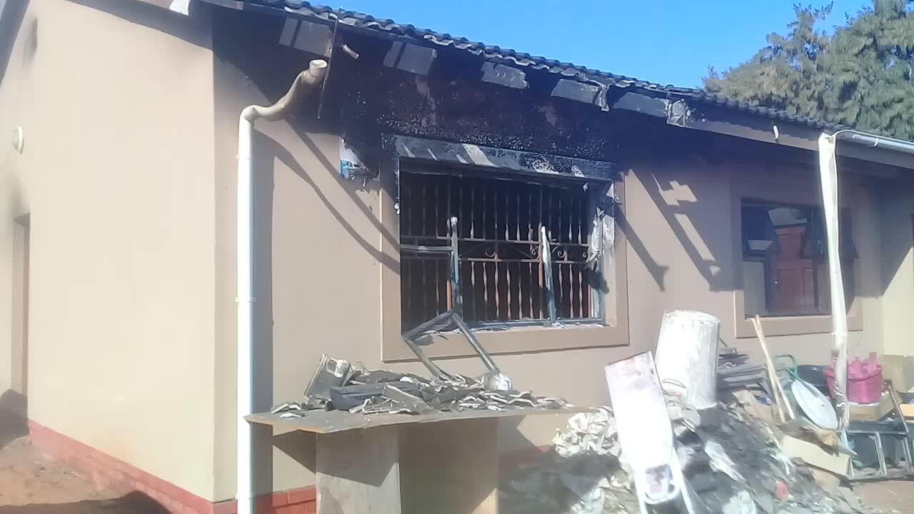 SOUTH AFRICA - Durban - 'Warrapen Keegan' star dies in Seatides fire (Video) (WAN)