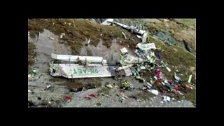 Autoridades recuperam corpos de 20 vítimas de queda de avião no Nepal