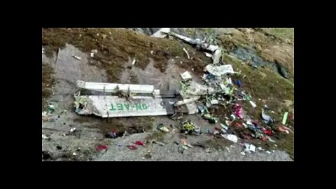 Autoridades recuperam corpos de 20 vítimas de queda de avião no Nepal