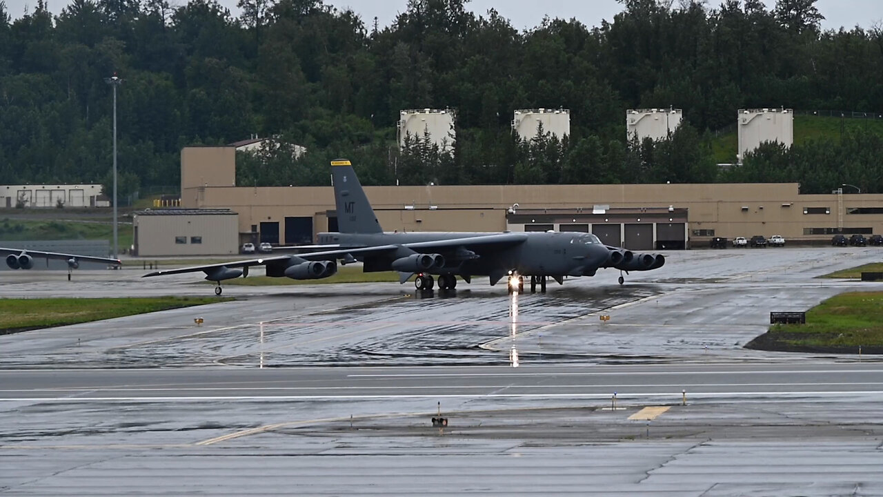 B-52s in JBER: Takeoff and Landing