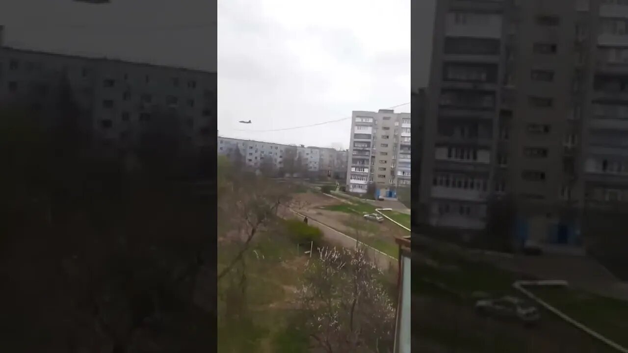 🇷🇺 Su-34 Fighter-Bombers Over The Roofs Of High-Rise Buildings In Donetsk!