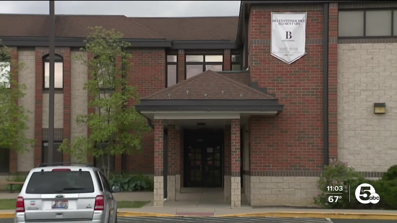 Lorain mother upset after 5-year-old left elementary school unattended