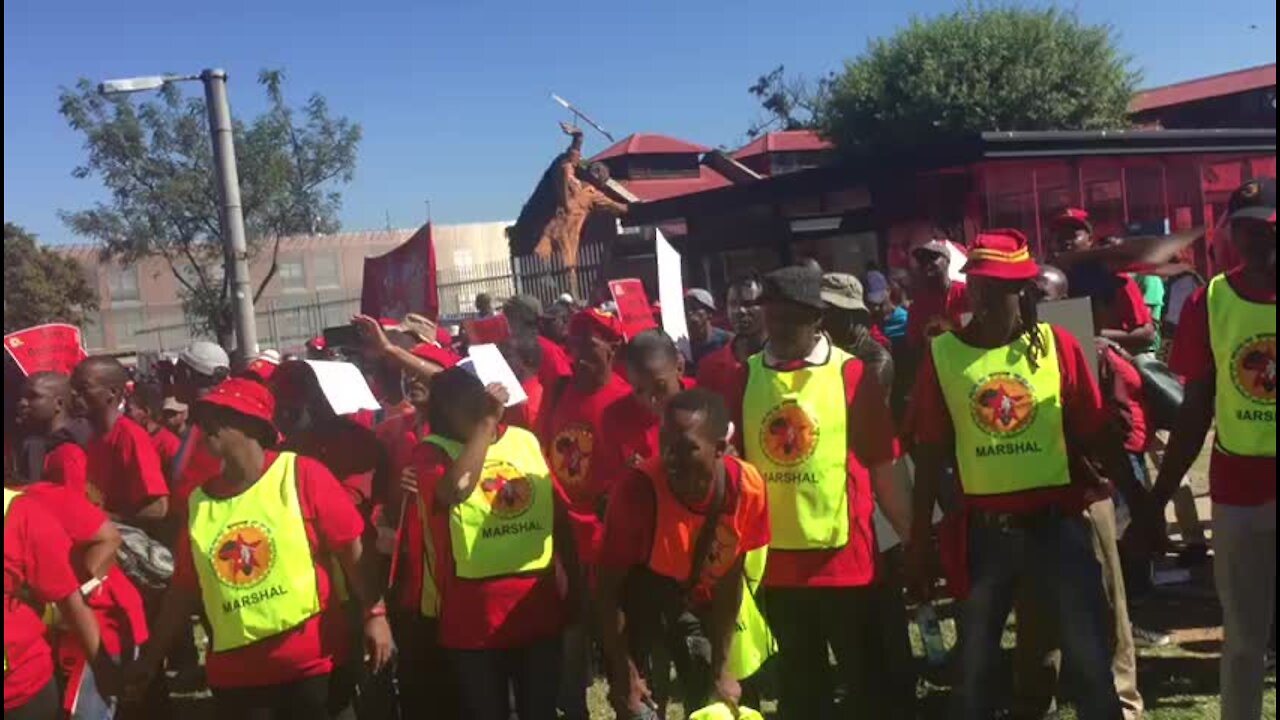 UPDATE 1 - Protesters at Saftu march mock President Ramaphosa (ft8)