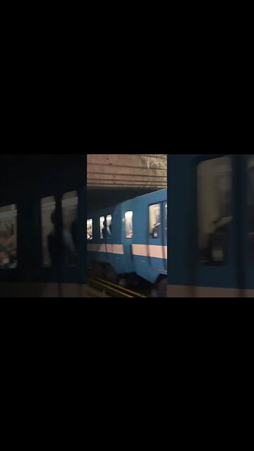 Full-packed passenger Montreal old metro #viralvideo #train #montreal #traintravel #travel