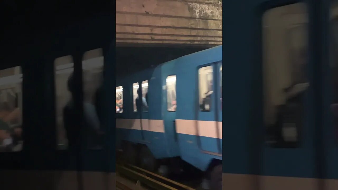 Full-packed passenger Montreal old metro #viralvideo #train #montreal #traintravel #travel