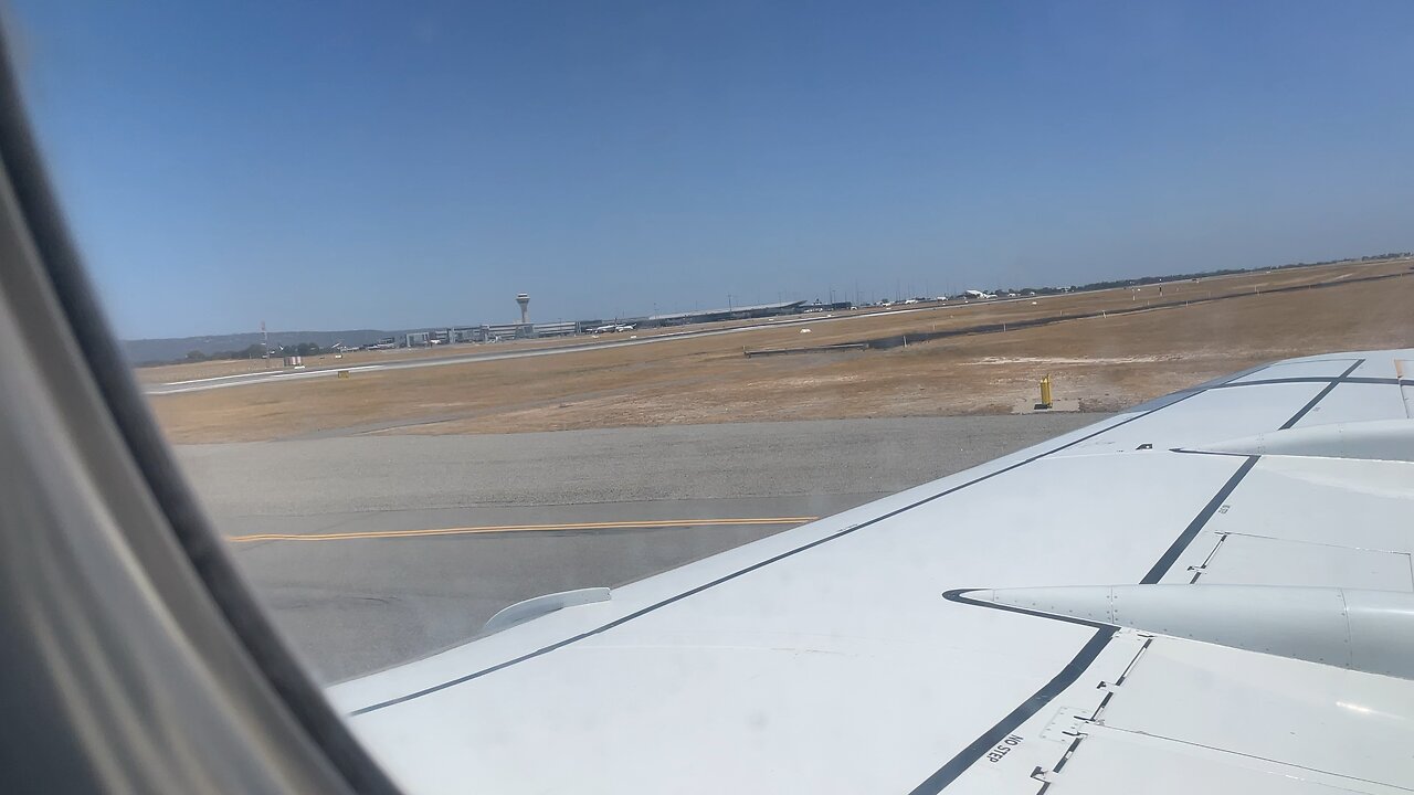 Qantas Fokker 100 take off runway 21 Perth YPPH