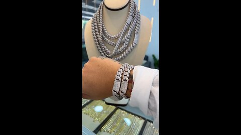 Why aren’t you wearing this ? 💎