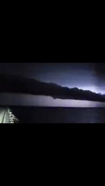 SUSPICIOUS LOW SPRAYED CHEMTRAIL SPOTTED IN LIGHTNING STORM