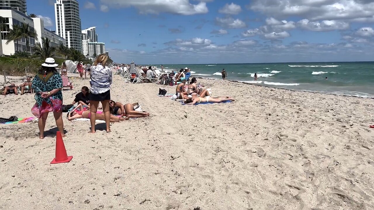 🇺🇸 Chilling at Miami beach walk 🌴