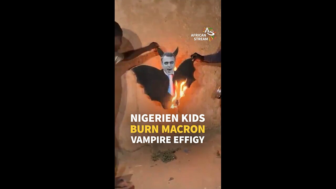 NIGERIEN KIDS BURN MACRON VAMPIRE EFFIGY