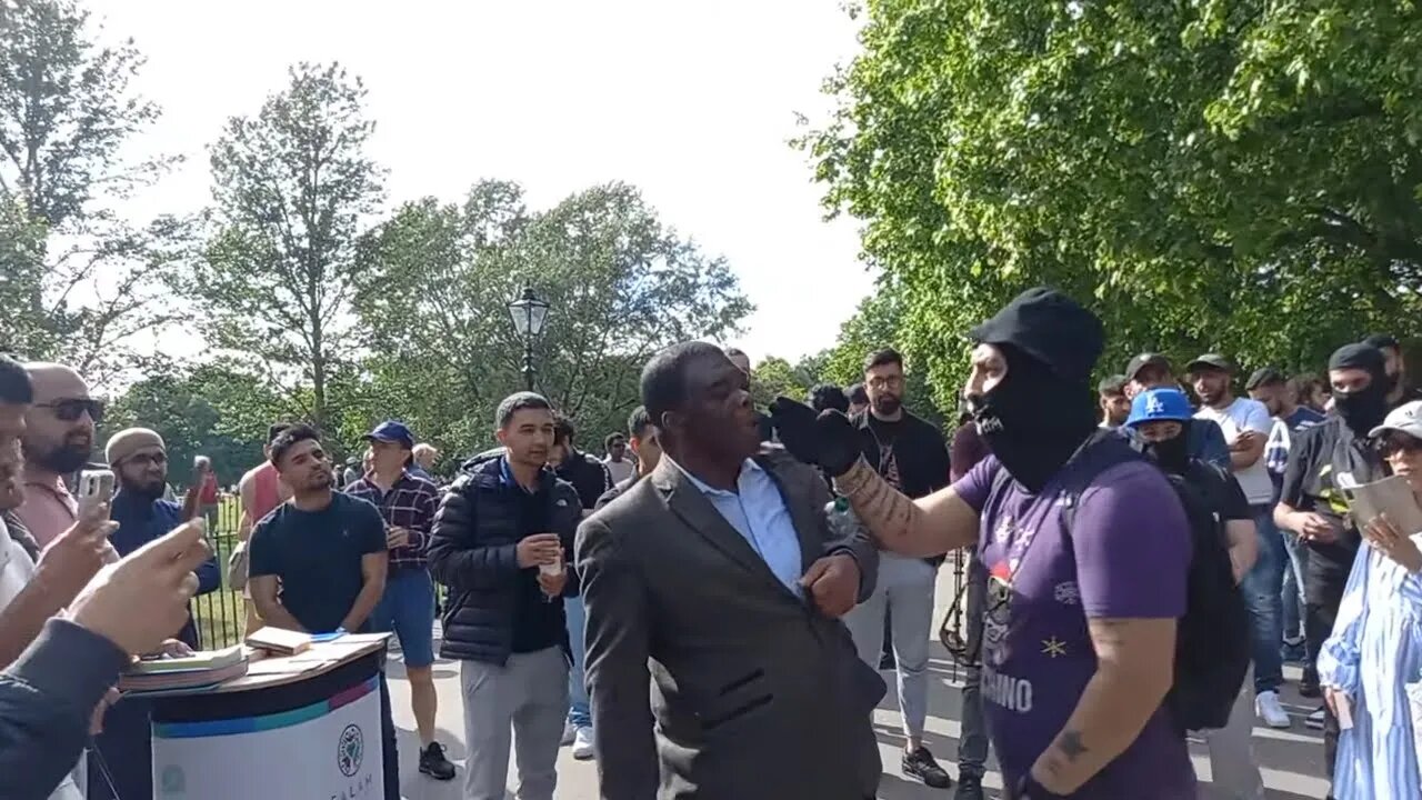 Victor confronted by mo deen police called #speakerscorner