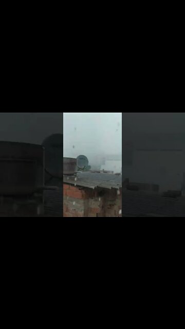 Strong Storm in favela of Brazil - Tempestade forte em favela do Brasil