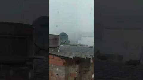 Strong Storm in favela of Brazil - Tempestade forte em favela do Brasil