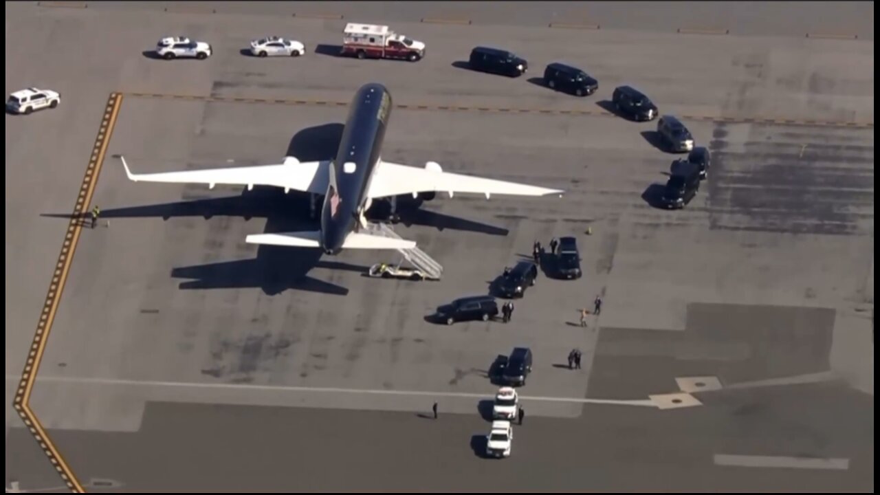 TRUMP❤️🇺🇸🥇FLY🤍🇺🇸ARRIVE ON TRUMP FORCE ONE🛬 AT WEST PALM BEACH AIRPORT💙🇺🇸🏅🛬⭐️