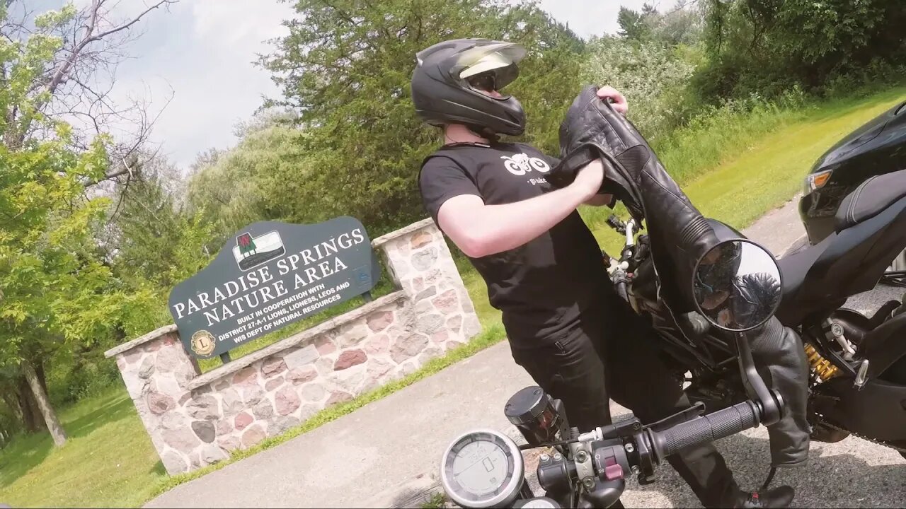 A hot ride to Paradise Springs, WI | Motovlog