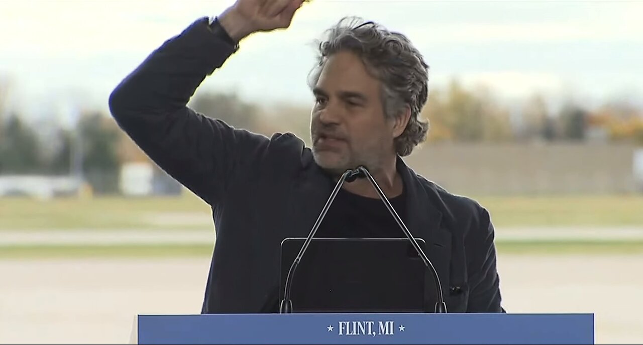 NO MORE 4 YEARS OF GARBAGE! Mark Ruffalo TRASHES Trump at Tim Walz rally in Flint Michigan