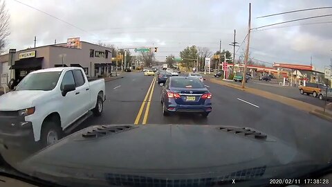 Who has the right of way? #trending