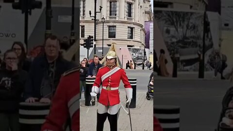 The head nod #horseguardsparade