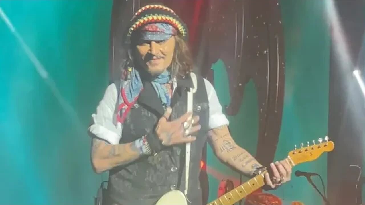 JOHNNY DEPP GAVE ME HIS PICK! Hollywood Vampires Vlog Swansea Arena 2023