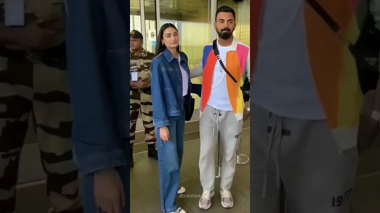 KL Rahul and Athiya Shetty at airport 😍 #klrahul #athiyashetty #shorts