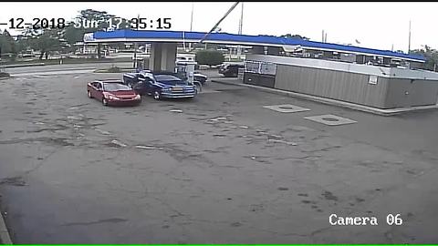 Man wanted for stealing 60-year-old woman's purse from Detroit gas station