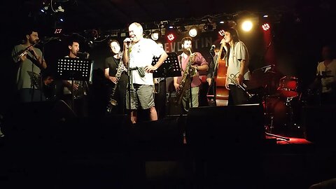 שמיניית אסף שחורי עם זאב טנא - חתול שחור