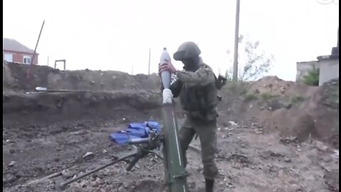Russian troops fire mortar.rounds at ukrainian targets