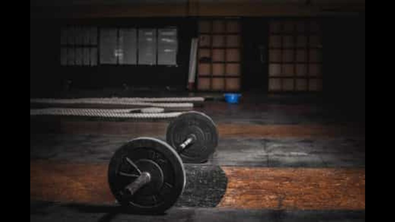 Weightlifting session almost ends in asphyxiation