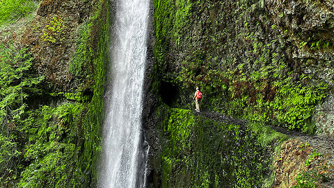 Eagle Creek Trail to Tunnel Falls - Columbia River Gorge, Oregon