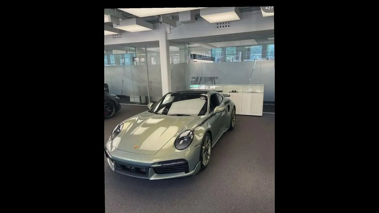 Porsche 911 Turbo S 992 generation Porsche Exclusive Sonderwunsch Urbanbamboo Chromaflair