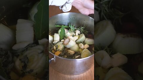 Homemade vegetable broth￼