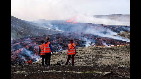 Video shows massive crack emanating steam in the center of Grindavik town of Iceland