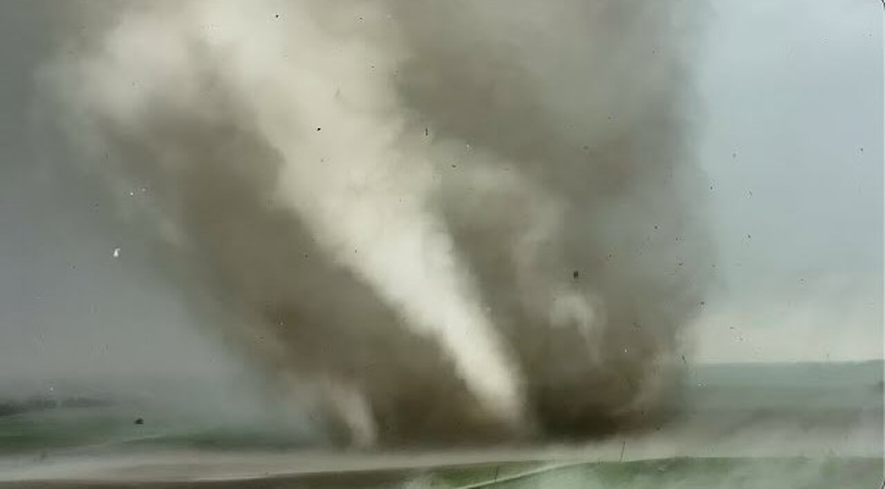 THE MOST INCREDIBLE TORNADO VIDEO EVER CAPTURED