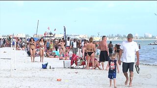 Fort Myers Beach packed with visitors despite Coronavirus concerns.