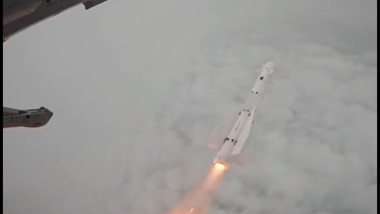 SU-34 launches Kh-29 (AS-14 'Kedge') over Ukraine.