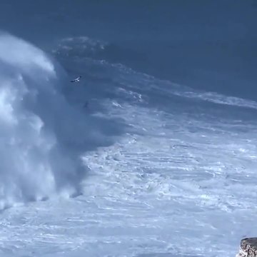 Brazilian Sets World Record For Biggest Wave Ever Surfed