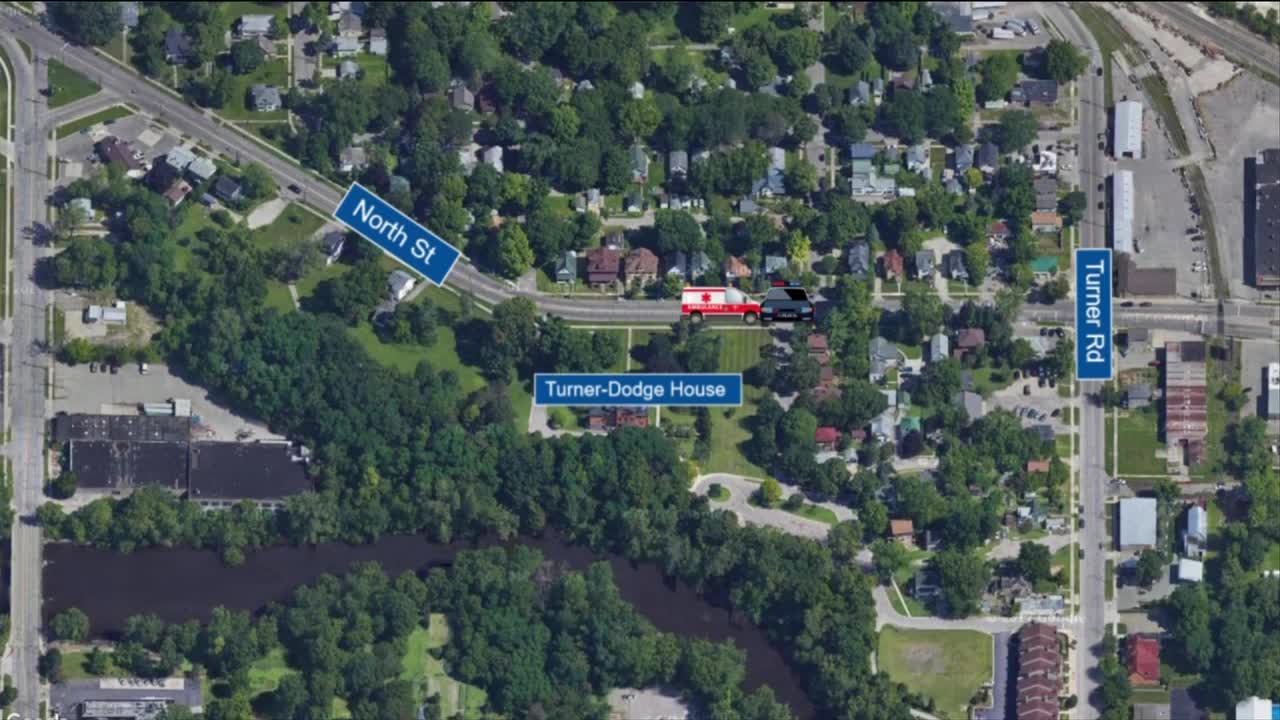 East North Street reopen, driver hospitalized in Lansing crash