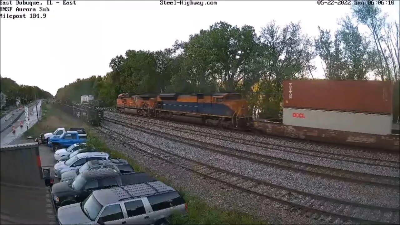 EB Intermodal with NS 1071 at East Dubuque, IL on May 22, 2022 #SteelHighway