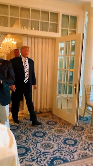 45 THE REAL PREZ!! This is how a TRUE PRESIDENT IS GREETED!