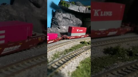 BNSF Dash9s struggling up the pass. Great Sound
