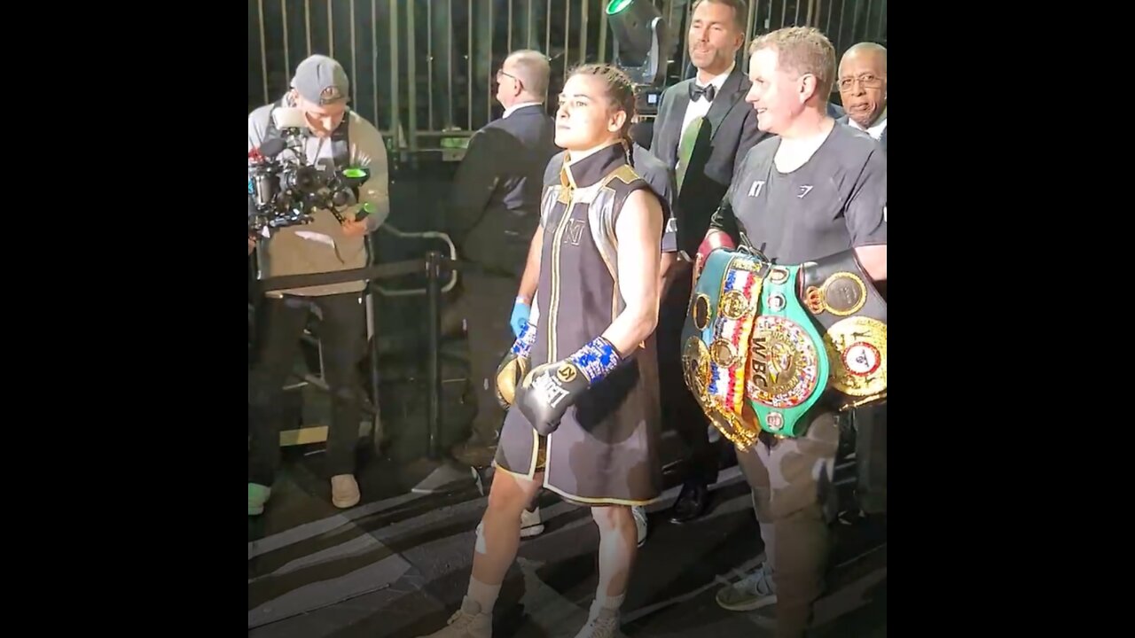 Hear That Roar! Katie Taylor Ring Walk v Amanda Serrano