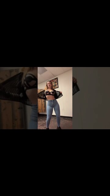 Hot Girl Hot Dance | #metaworld #shorts #shortsfeed