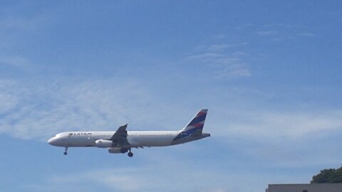 Airbus A321 PT-MXA na final antes de pousar em Manaus vindo de Guarulhos