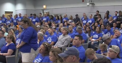 Over 100 police officers show up to Jupiter town council meeting, asking for pay raises