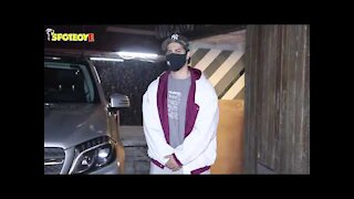 Varun Dhawan Spotted Outside girlfriend Natasha Dalal's House | SpotboyE